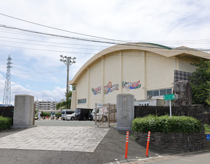 新宮小学校／徒歩 約7分（約520m）